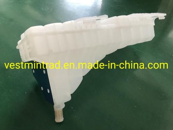 High Quality Competitive Price HD Truck Expansion Tank for Volvo Vn, Vnl Plastic Aluminum Radiator