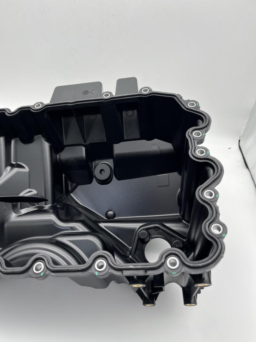 Auto Partsr Engine Oil Pan Is Suitable for BMW OEM11137618512
