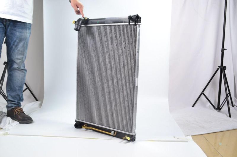 Car Cooling System Aluminum Radiator for Toyota Sienna′07-10 at