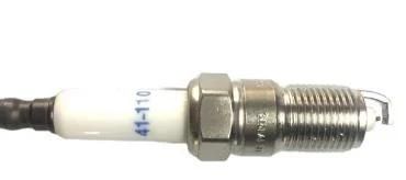 High Quality Good Price Auto Engine Parts Spark Plug (OEM 12621258)