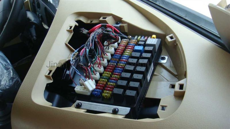 Sinotruk Heavy Truck Spare Auto Parts Electrical Junction Box Assembly 30A Wg9918580002 Wg9716582301wg9716580021 for HOWO 371 Auto Accessories