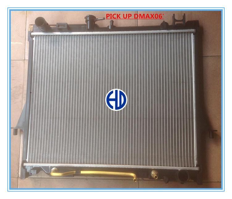 Aluminum Auto Plastic Tank Car Radiator for Dmax 06′