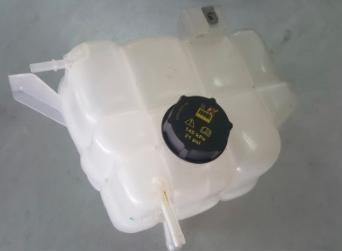 Heavy Duty Auto Spare Parts Plastic Expansion Tank Water Tank for Ranger/Everest 2016-2018 (OEM EB3G-8K218-AC 1921273)